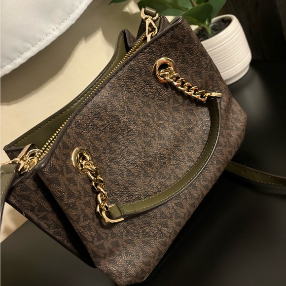 Michael Kors Teagan Messenger Bag - Picture 4 of 6